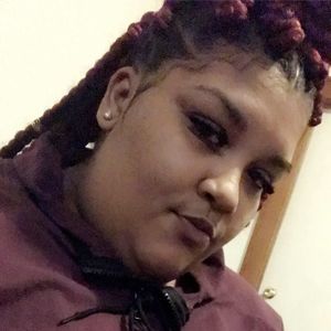 Meet your Posher, Larissa